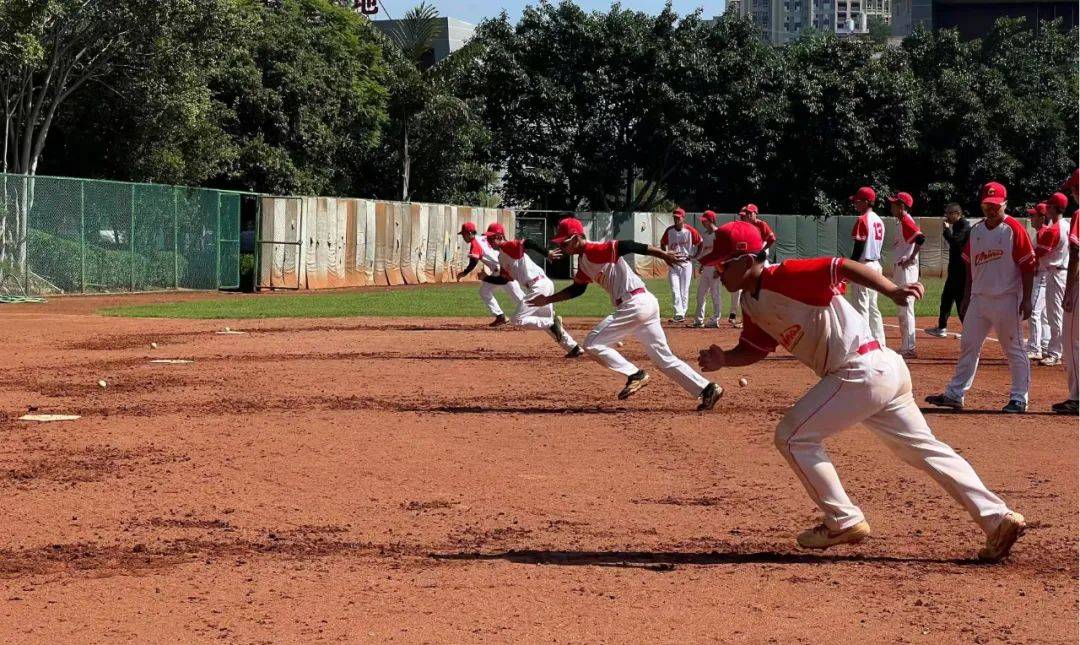 中國(guó)U18棒(bàng)球队在四(sì)川(chuān)攀西(xī)亚高(gāo)原(yuán)体育训练基地备战世(shì)界杯