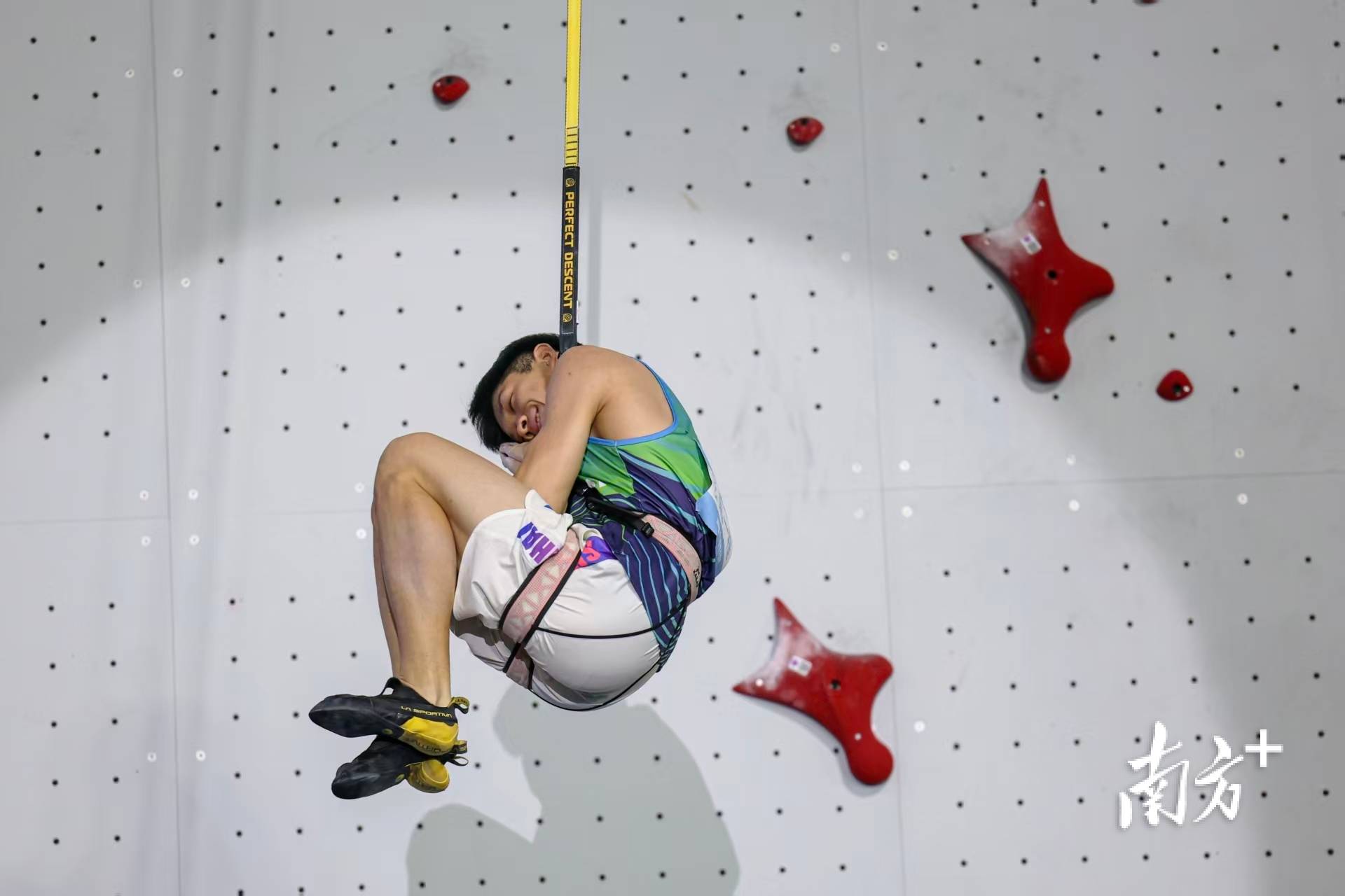 十五运會(huì)攀岩速(sù)度(dù)赛完赛，男子上海赵一程、女(nǚ)子湖南邓麗(lì)娟获得冠(guān)军！