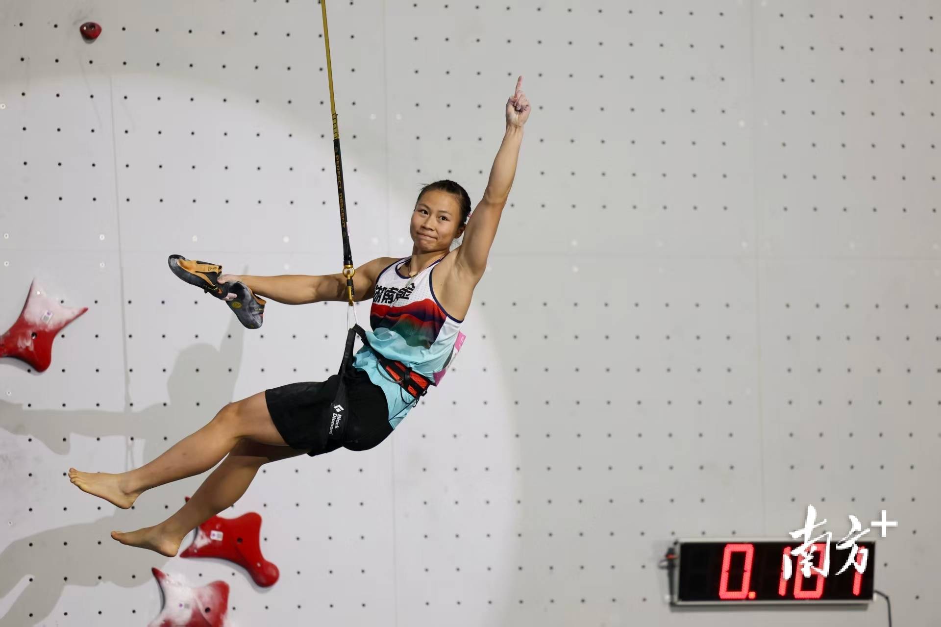 十五运會(huì)攀岩速(sù)度(dù)赛完赛，男子上海赵一程、女(nǚ)子湖南邓麗(lì)娟获得冠(guān)军！