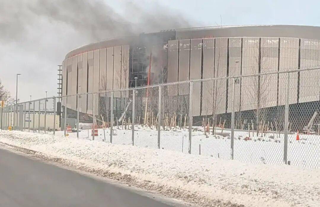 告別(bié)“冻土”噩梦！美国NFL球(qiú)队豪掷22亿美元(yuán)，新球(qiú)场自(zì)带智能地暖与融雪黑(hēi)科技